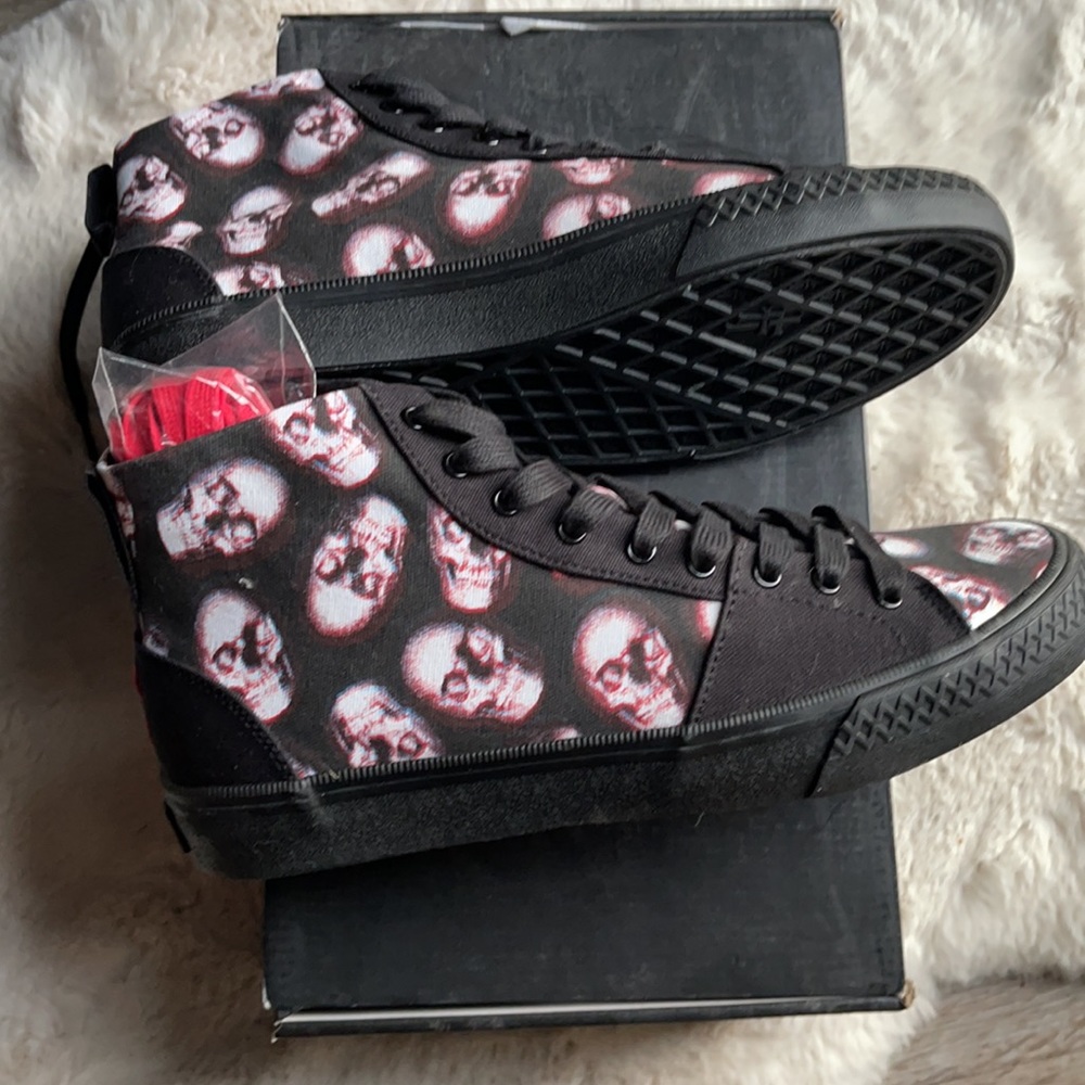UNISEX Iron Fist High-tops W9.5/M8